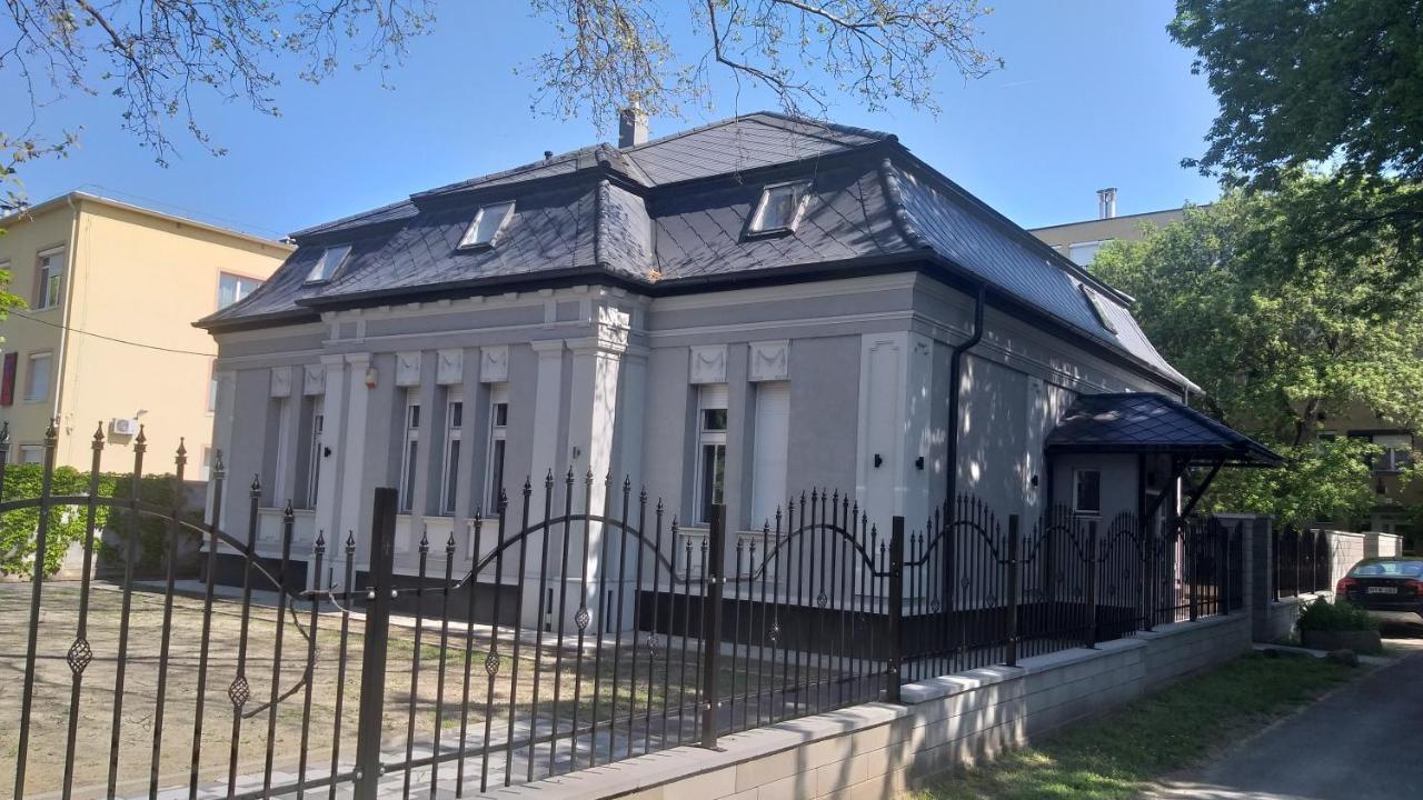 Karpatia Vendeghaz 1201 Budapeste Exterior foto