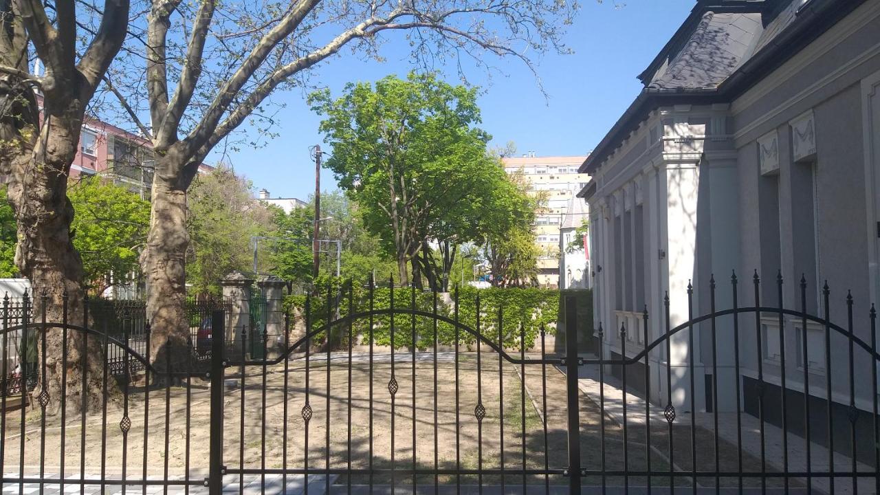 Karpatia Vendeghaz 1201 Budapeste Exterior foto